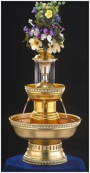 Фонтан для напитков золотистого цвета