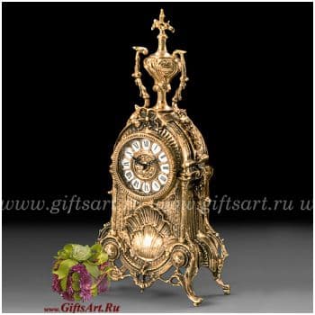 Каминные бронзовые часы с кубком 