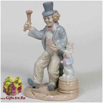Клоун в котелке с собачкой фарфоровая статуэтка. Высота 16 см