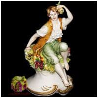 Статуэтка фарфоровая &quot;Юноша с виноградом&quot;. Высота 26 см. Porcellane Principe Италия