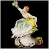 Статуэтка фарфоровая &quot;Девушка с букетом&quot;. Высота 28 см. Porcellane Principe Италия