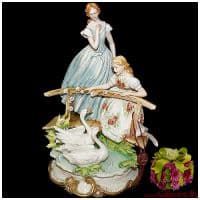 Статуэтка фарфоровая &quot;На прогулке&quot;. Высота 26 см. Porcellane Principe Италия