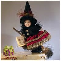 Итальянская фарфоровая кукла Montedragone Streghine Ведьмочка. Высота 19 см.