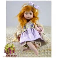 Итальянская фарфоровая кукла Montedragone Petra seduta Петра сидит. Высота 20 см.