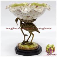 Блюдо на птице. Фарфор и бронза. Декор Дикая роза. Ручная работа. Высота 25 см