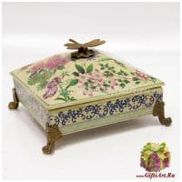 Шкатулка квадратная. Фарфор и бронза. Декор Стрекоза на лугу. Ручная работа. Размер 19 см