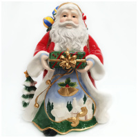 Дед мороз с ларцом. Серия Новый год. Керамика. Cosmos Gifts. Высота 29 см. Дед мороз с ларцом. Серия Новый год. Керамика. Cosmos Gifts. Высота 29 см.