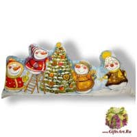 Подушка гобеленовая Снеговики наряжают ёлку. Длина 95 см