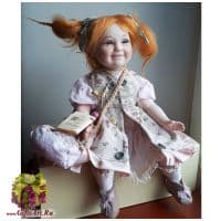 Итальянская фарфоровая кукла Carlotta Montedragone Шарлотта сидит. Стеклянные глаза. 34/22 см