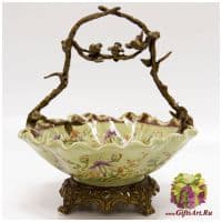 Ваза конфетница. Фарфор и бронза. Декор Любопытная птичка. Ручная работа. Высота 25 см