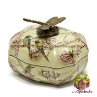 Шкатулка Стрекоза. Фарфор и бронза. Декор Пара птиц в цветущем саду. Ручная работа. Длина 13 см