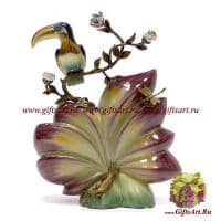 Ваза с Туканом. Фарфор и бронза. Серия Тропический рай. Ручная работа. Высота 27 см