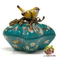 Шкатулка. Фарфор и бронза. Декор В саду магнолий. Ручная работа. Высота 13 см