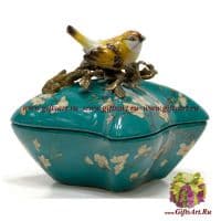 Шкатулка. Фарфор и бронза. Декор В саду магнолий. Ручная работа. Высота 16 см