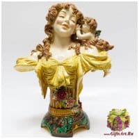 Бюст Дама с шепчущим ангелом. Серия Исполнение желаний. Фарфор в стиле Meissen. Высота 50 см.