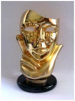 Маска в руке - символ театра.