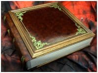 Фотоальбом кожаный Leggio на деревянной подставке в кейсе