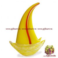 Парусник. Стеклянная фигурка в стиле Мурано. Высота 19 см.