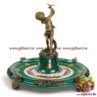 Блюдо мальчик с голубем. Фарфор и бронза. Декор Замок Балморал. Ручная работа. 32 см