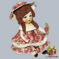 Статуэтка &quot;Кукла сидящая с темными волосами в розовом платье&quot;