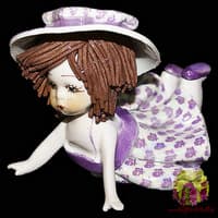 Статуэтка &quot;Кукла лежащая с темными волосами в розовом платье &quot;