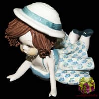 Статуэтка &quot;Кукла лежащая с темными волосами в зеленом платье &quot;