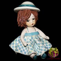 Статуэтка &quot;Кукла сидящая с темными волосами в зеленом платье &quot;