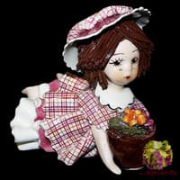 Статуэтка  &quot;Кукла лежащая и держащая кашпо с цветами&quot;