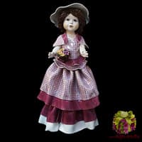 Статуэтка &quot;Кукла стоящая и держащая кашпо с цветами&quot;