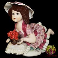 Статуэтка &quot;Кукла с цветами лежащая на подушке&quot;