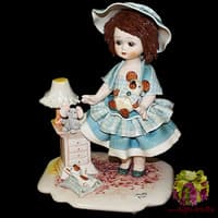 Статуэтка &quot;Кукла стоящая с медведем у тумбочки&quot;