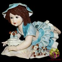 Статуэтка &quot;Кукла с медведем лежащая на подушке&quot;