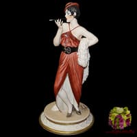 Статуэтка &quot;Дама с сигаретой&quot;