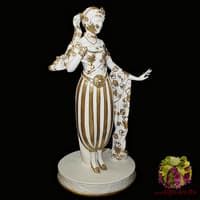 Статуэтка &quot;Дама в маске кошки&quot;