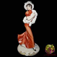 Статуэтка &quot;Дама в шляпке&quot;