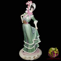 Статуэтка &quot;Дама&quot;