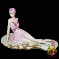 Статуэтка &quot;Сидящая дама&quot;