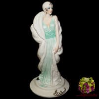 Статуэтка &quot;Утопая в мехах&quot;