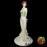 Статуэтка &quot;Дама в зеленом платье&quot;