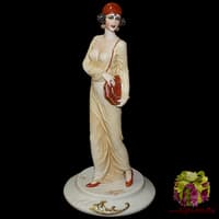 Cтатуэтка &quot;Дама с сумочкой&quot;