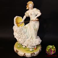 Статуэтка &quot;Дама с зонтиком&quot;