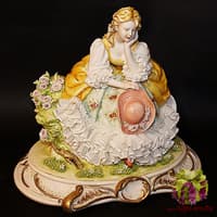 Статуэтка &quot;Дама с шляпой&quot;