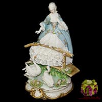 Статуэтка &quot;Дама на мостике&quot;