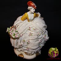 Статуэтка &quot;Дама с корзинкой&quot;