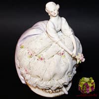 Статуэтка &quot;Дама в платье&quot;