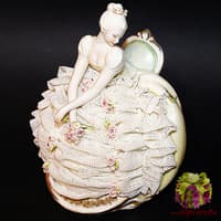 Статуэтка &quot;Дама в платье&quot;