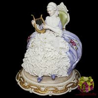 Статуэтка &quot;Дама с лирой сидящая в кресле&quot;