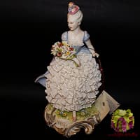 Статуэтка &quot;Дама с цветами&quot;