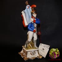 Статуэтка &quot;Знаменосец&quot;