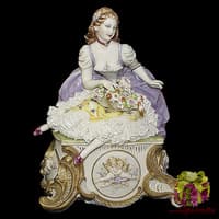 Статуэтка &quot;Дама с цветами&quot;